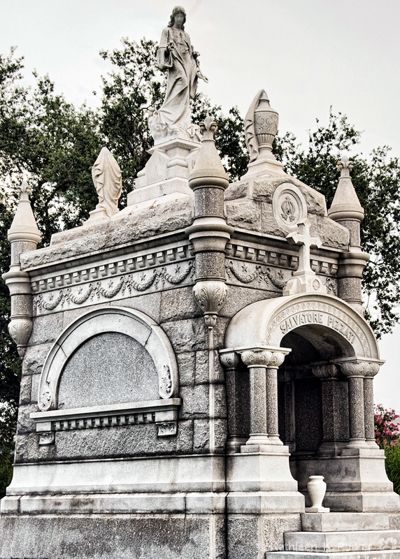 Pizzati Tomb, Metairie Cemetery