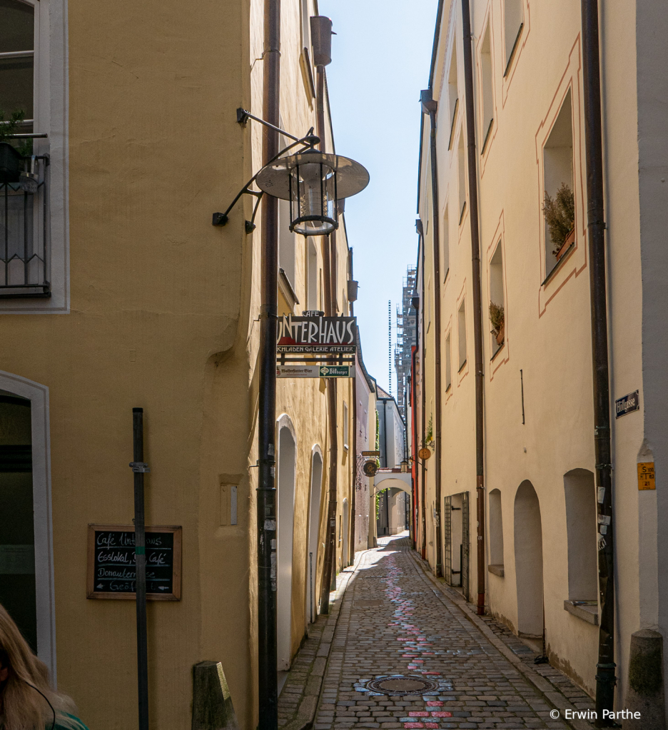Yes, many narrow streets 
