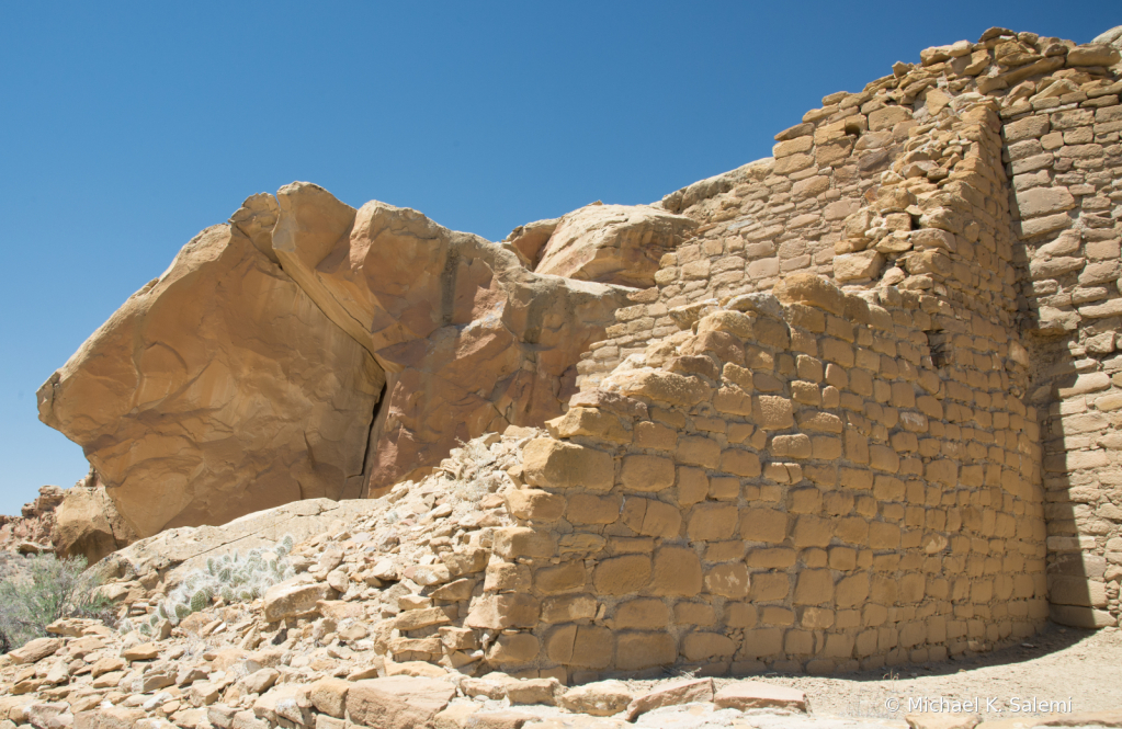 Two Kinds of Walls in Chaco Canyon