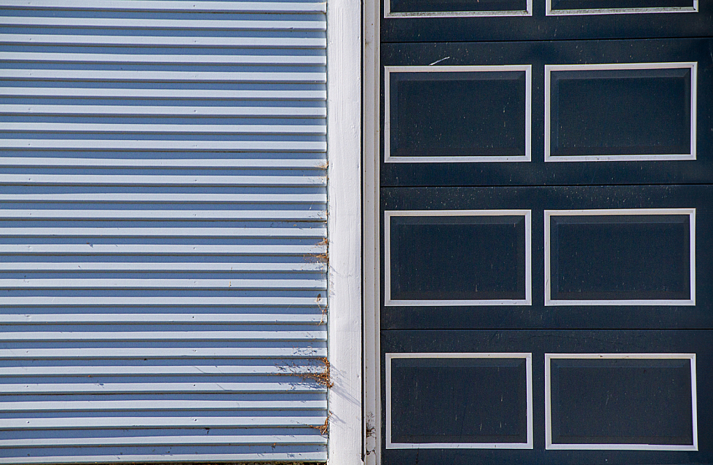 Lines shapes of a garage door