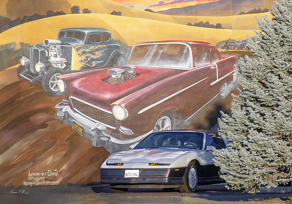 Old car consignment mural 