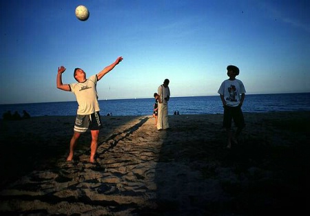 Beachvolley in a beam of light