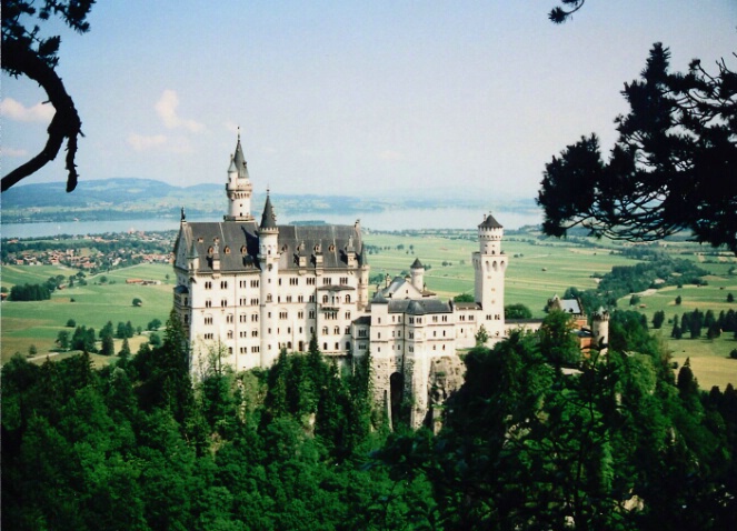 Neuschwanstein - ID: 340059 © Lamont G. Weide