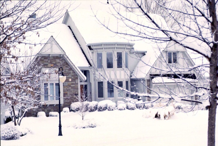 House in winter 1 - ID: 645245 © Lamont G. Weide