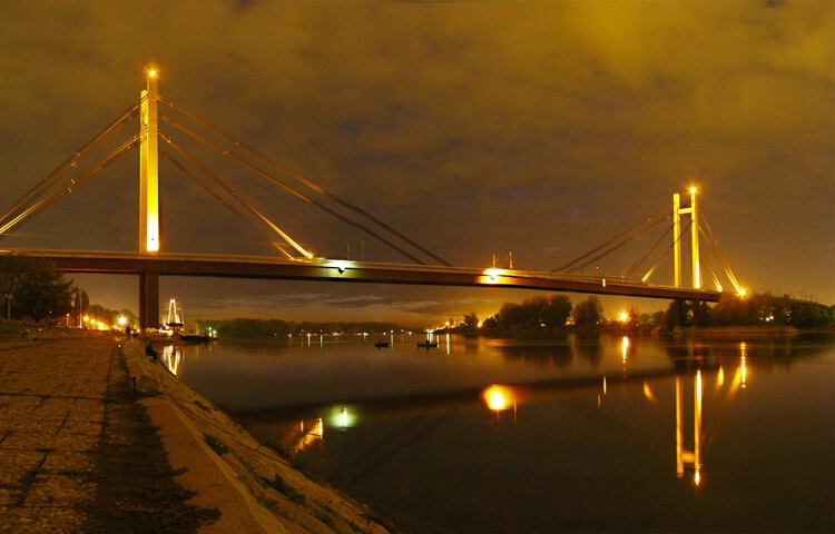 Night under the bridge