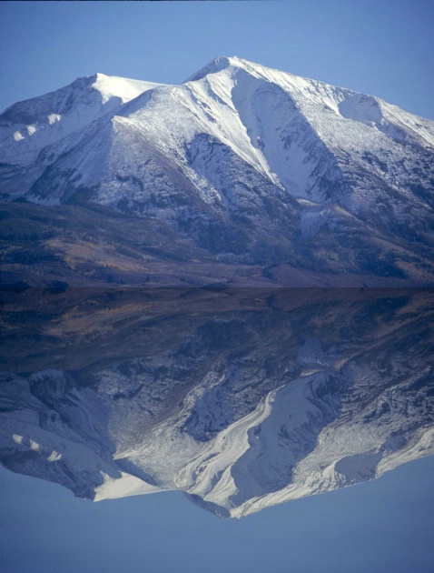 Mountain Reflections - ID: 914206 © Lamont G. Weide