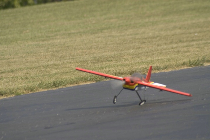 Mini Edge Landing - ID: 1215155 © Lamont G. Weide