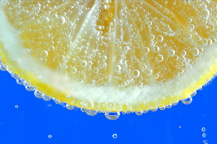 Bubbly lemon refreshment