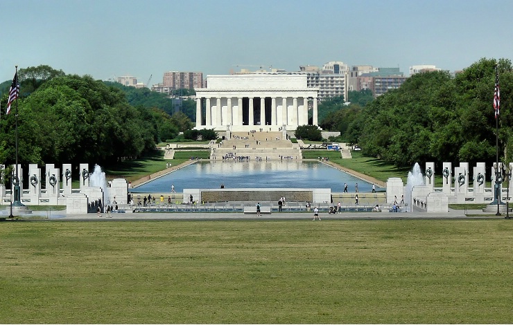 Lincoln and WW II Memorials