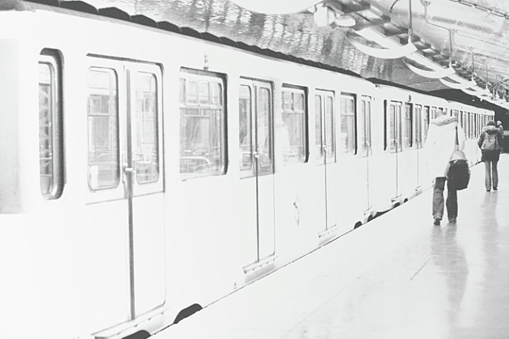 The Paris Metro - ID: 5971444 © John D. Jones
