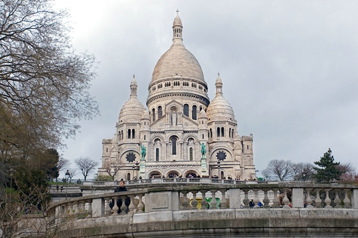 Basilique du Sacré-Cœur in Montmartre - ID: 5971548 © John D. Jones