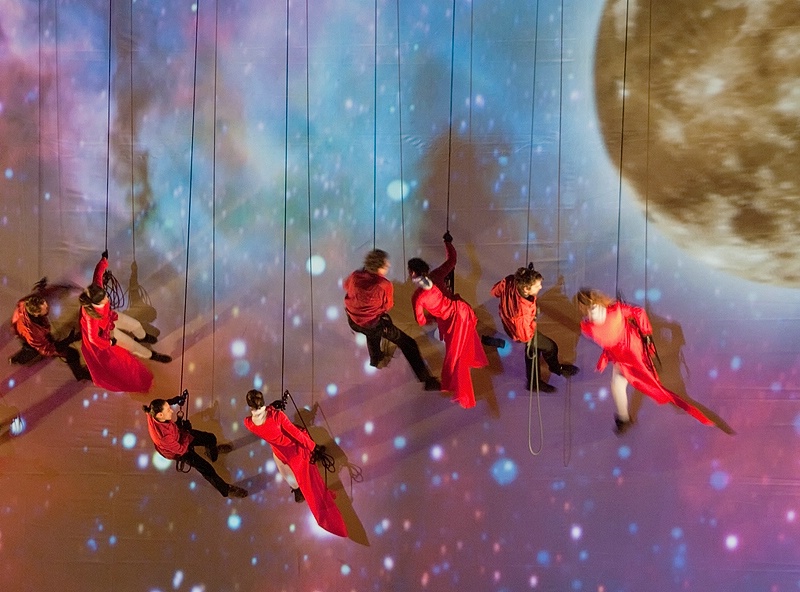 Dancing in Space - ID: 9798339 © Gerda Grice