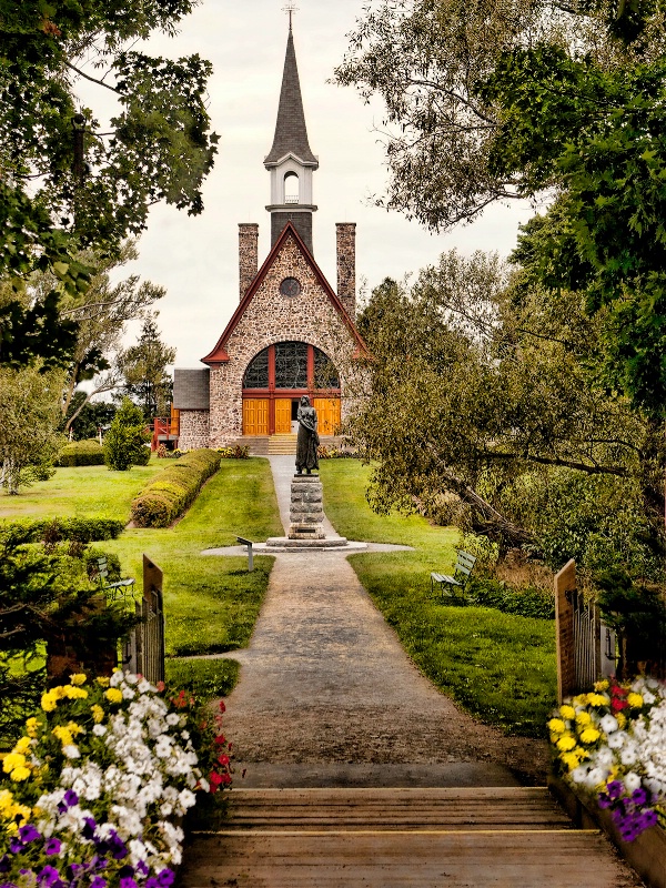 Commemorative Church and Statue of Evangeline