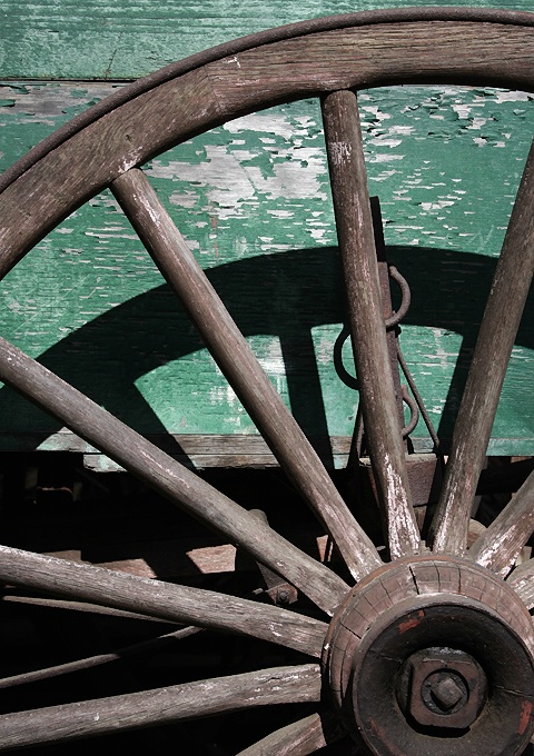 Wagon Wheel Shadow