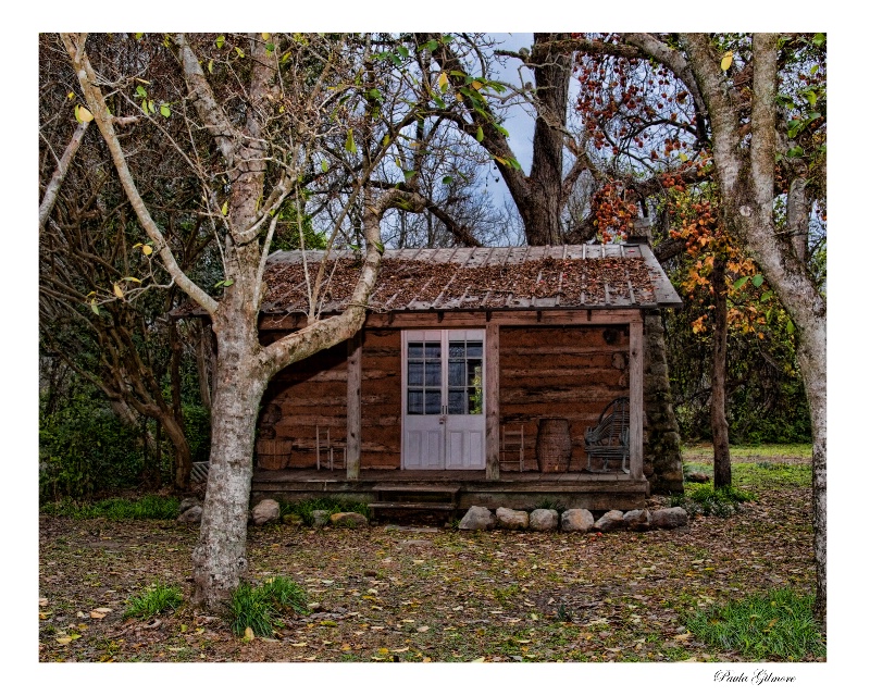 autumn s cottage - ID: 12572727 © paula gilmore
