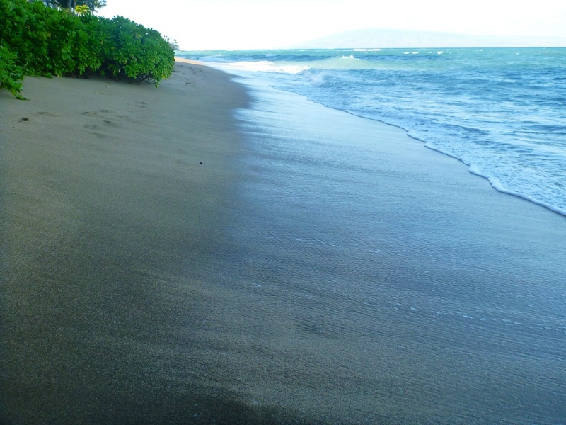 Sands of Kahana Beach - ID: 14365011 © Lamont G. Weide