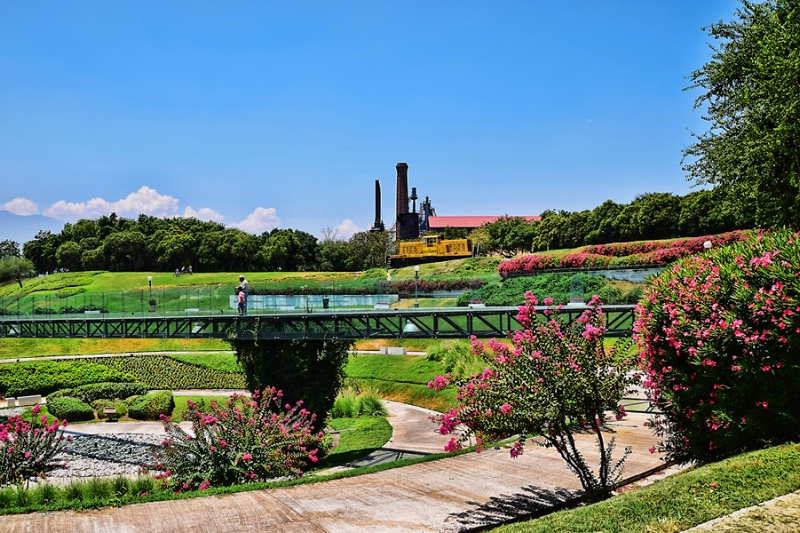 A  VIEW  OF  THE  FUNDIDORA  PARK