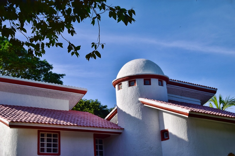 WHITE  AND  RED  ARCHITECTURE