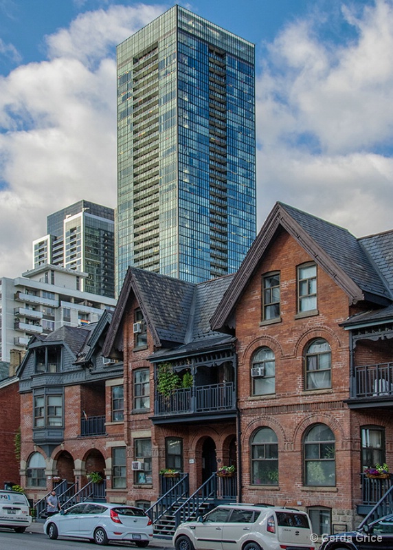 Architectural Contrasts in T.O.