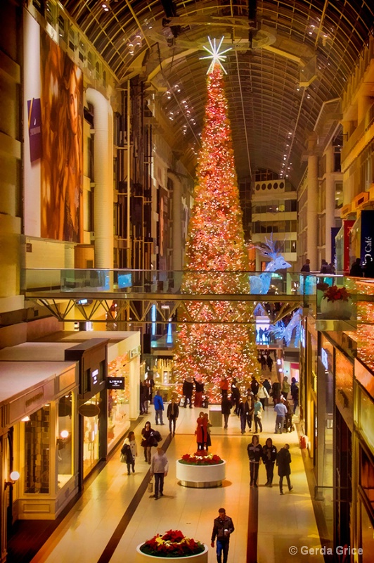 Holiday Time 2016 at the Eaton Centre