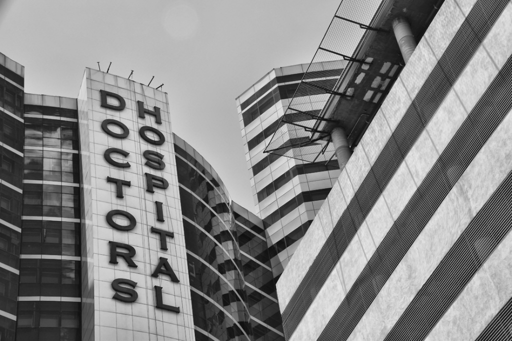 DOCTOR'S   HOSPITAL