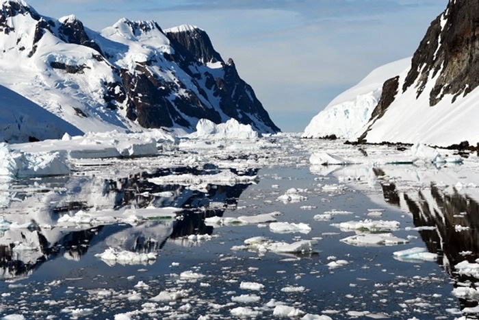 Iceberg Alley - ID: 15572519 © Ann H. Belus