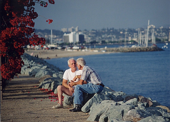 Seawall Conversation - ID: 15573191 © Ann H. Belus