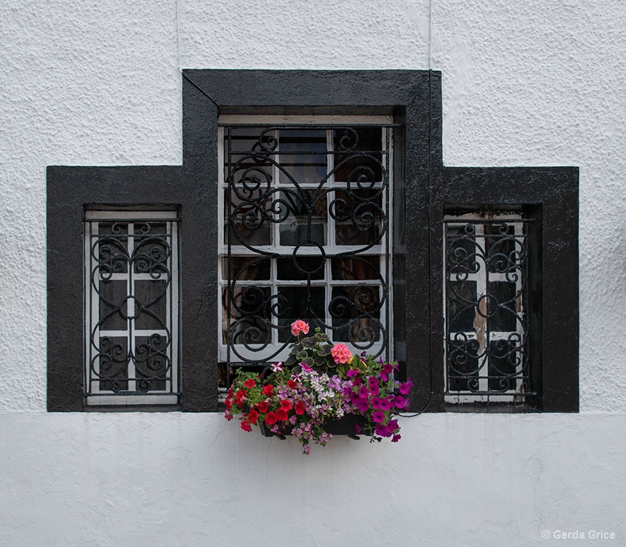 Window in Inveraray, Scotland