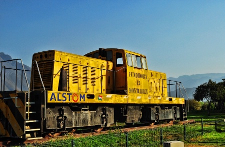 AN OLD GREAT YELLOW ENGINE