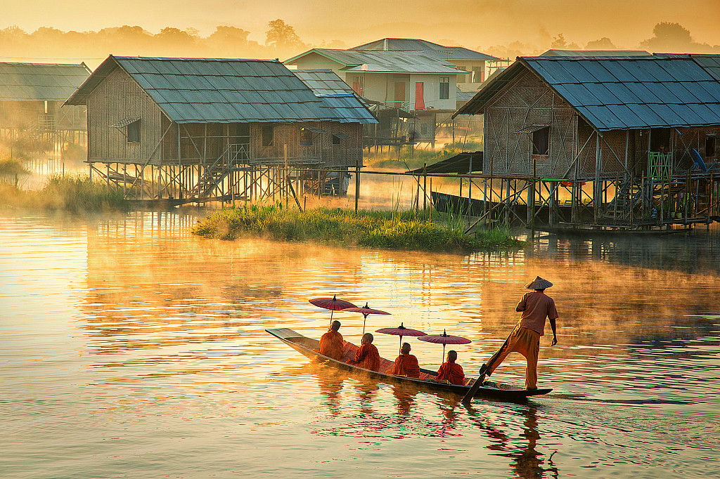 Misty Morning of Inle.