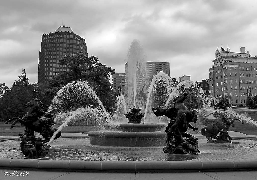 JC Nichols Fountain - ID: 15725451 © Candice C. Calhoun