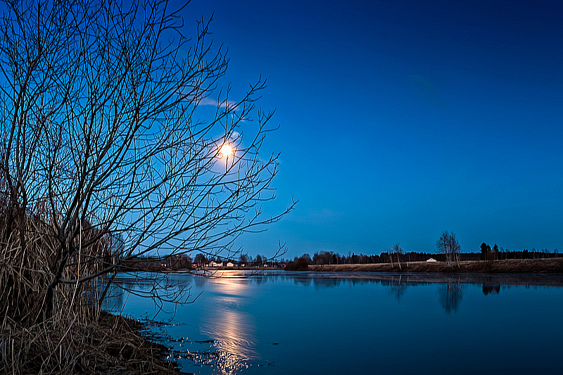Full Moon Over The River