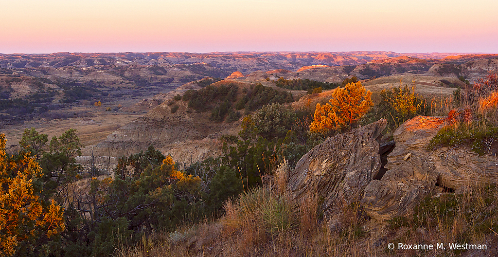 Sunrise North Dakota badlands at Bennett Creek - ID: 15733724 © Roxanne M. Westman