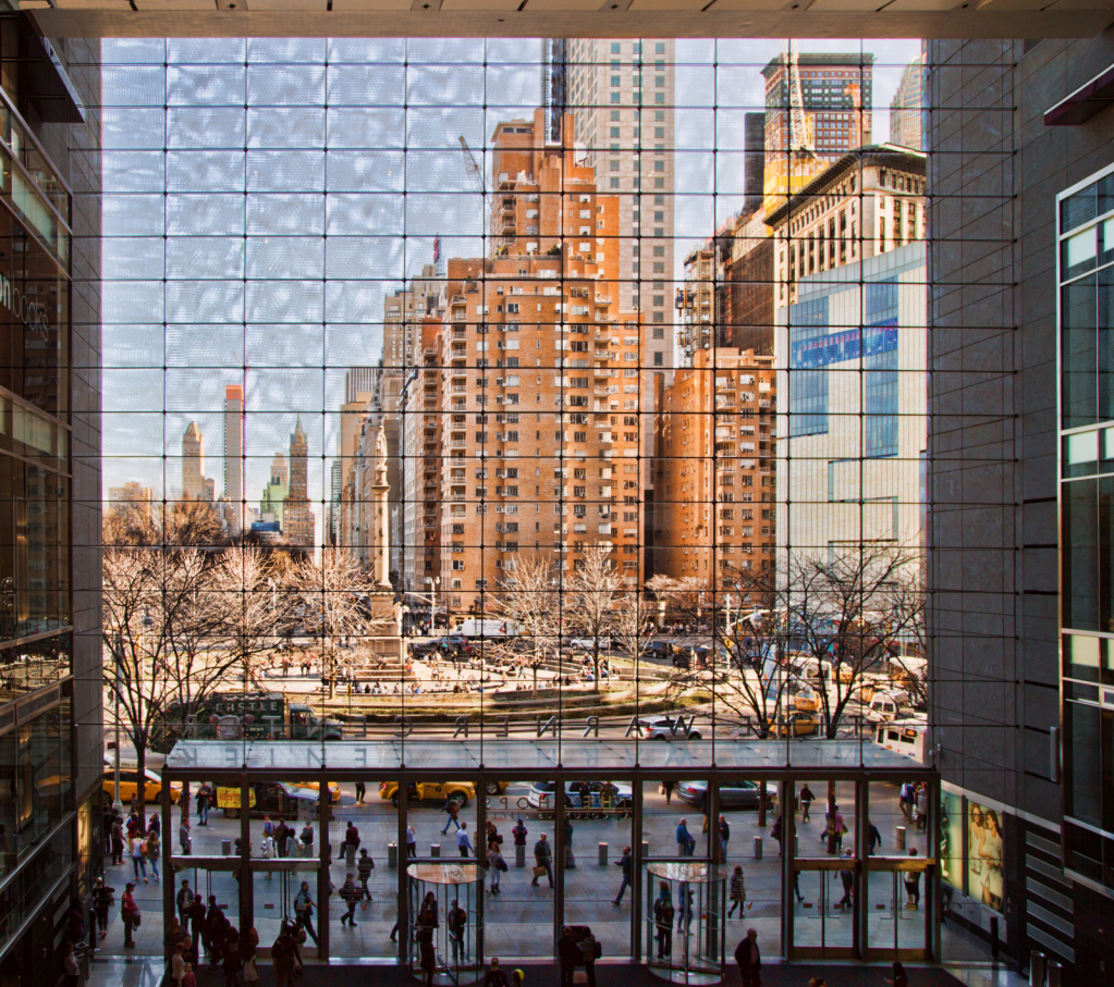 More shopping on Columbus Circle - ID: 15743843 © Susan Johnson