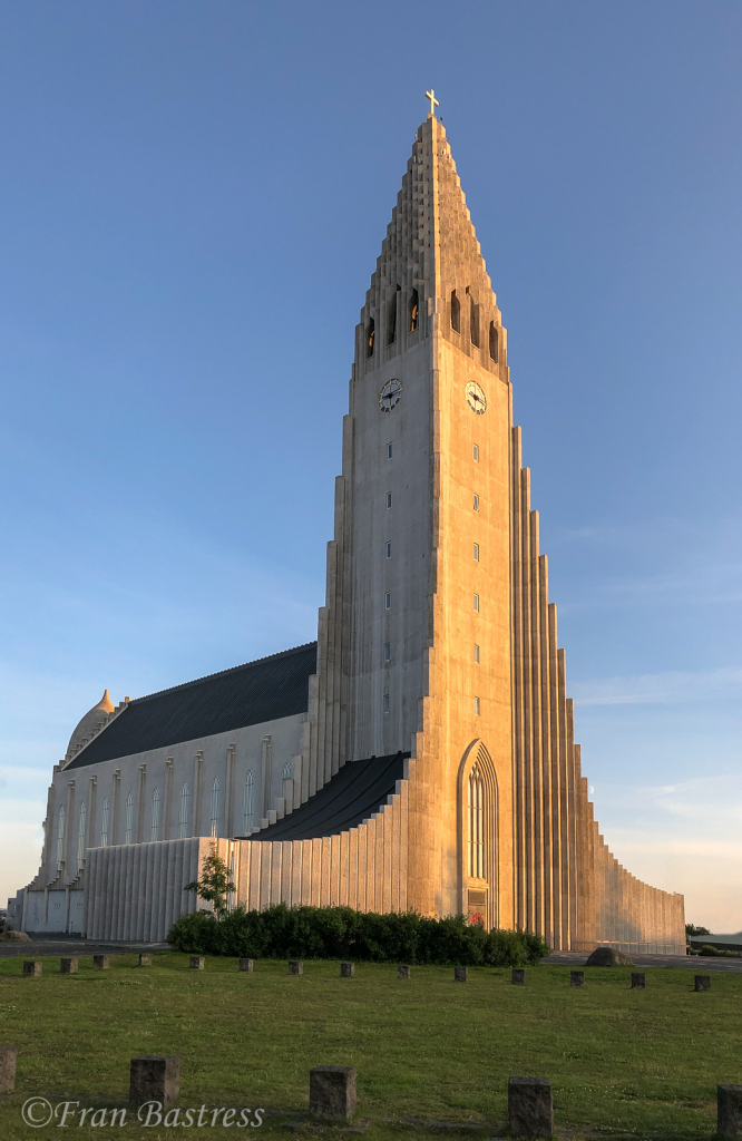 Hallgrimskirkja (Hallgrims Church), Reykjavik  - ID: 15744325 © Fran  Bastress