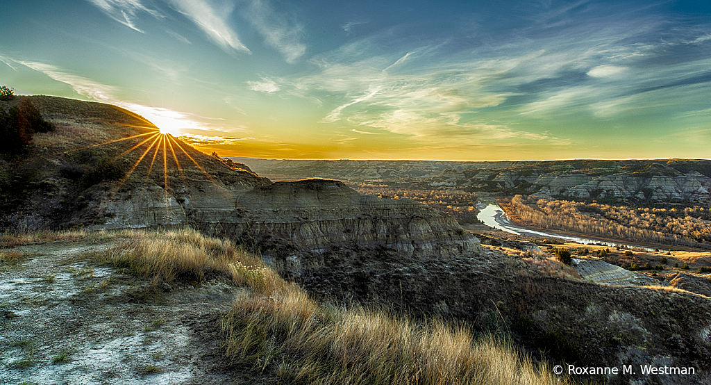 Badlands overlook of Little Missouri - ID: 15775704 © Roxanne M. Westman