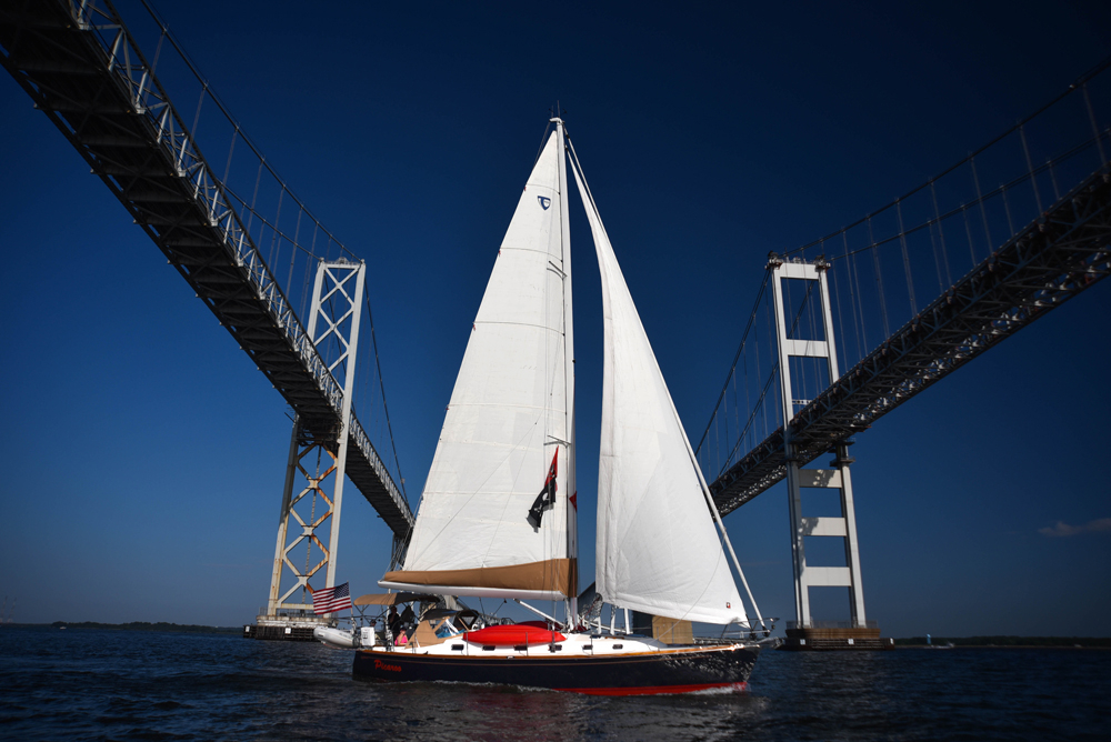 Between the Spans - ID: 15775736 © Jim Eichelman