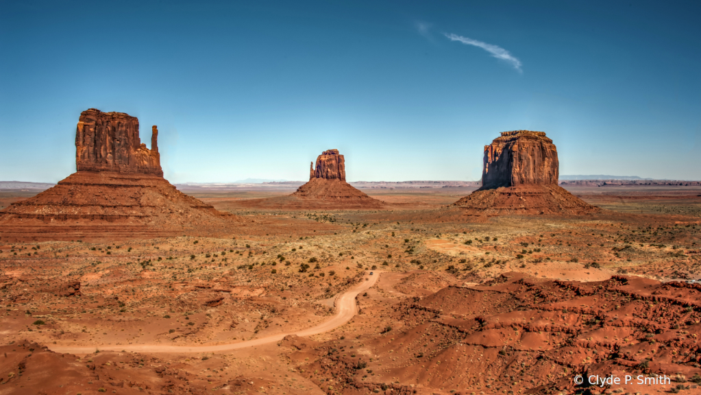 Monument Valley - ID: 15775968 © Clyde Smith