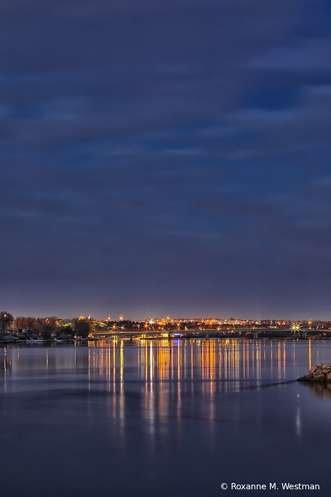 Light of Bismarck on the Missouri - ID: 15781944 © Roxanne M. Westman