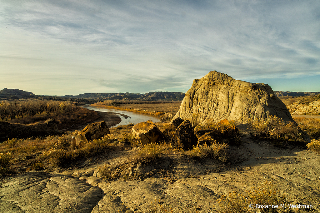 Sandstone overlook of the Little Missouri - ID: 15784962 © Roxanne M. Westman