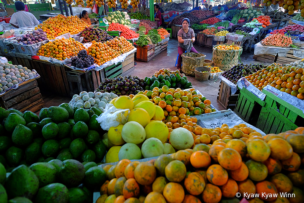 Fruit Market - ID: 15786792 © Kyaw Kyaw Winn