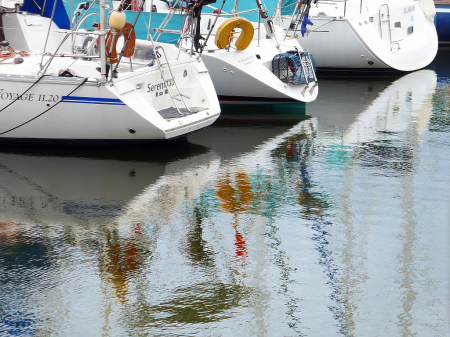 Three boats and its reflections