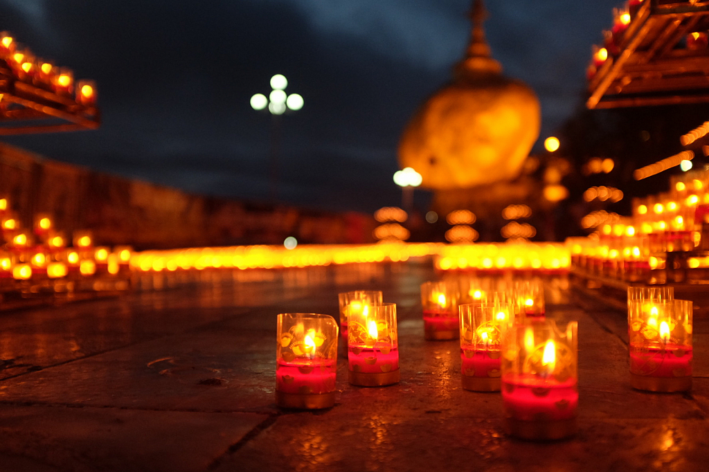 Full Moon night at Golden Rock Pagoda 