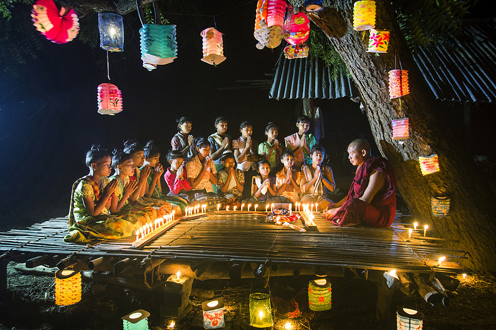 Thadinkyut  Festival
