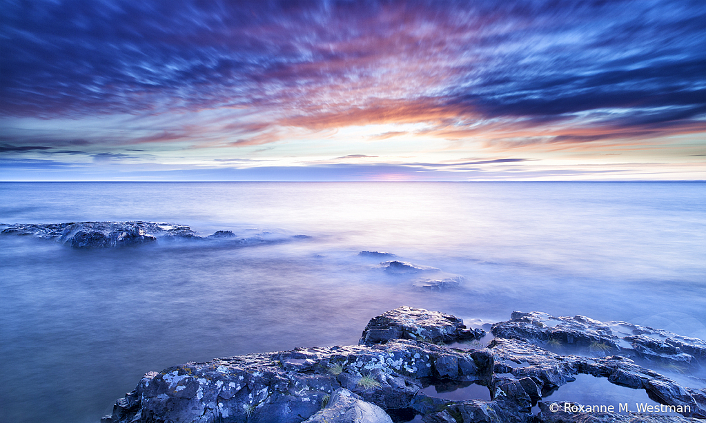 Pink in the sky on Lake Superior - ID: 15819829 © Roxanne M. Westman