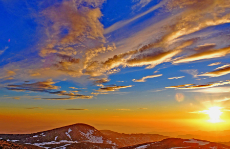 Sunset above the mountains.