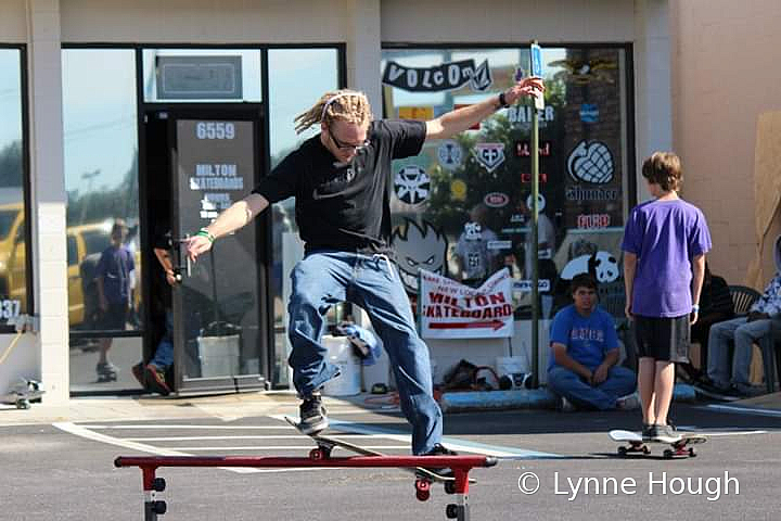 Skate Competition - ID: 15822265 © Lynne Hough