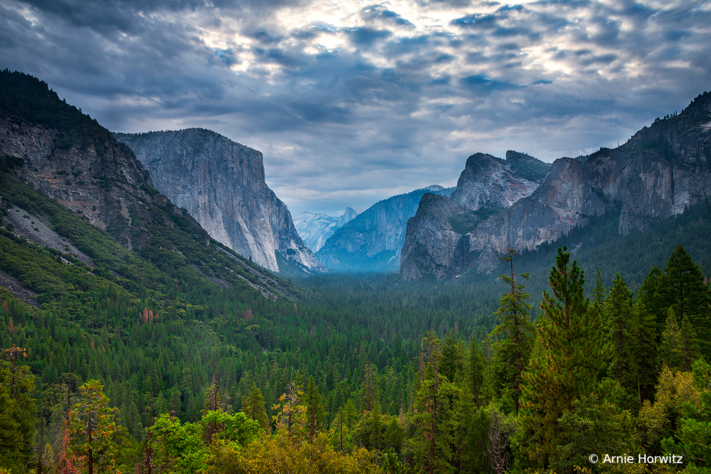 Yosemite Valley - Tunnel View in the Morning