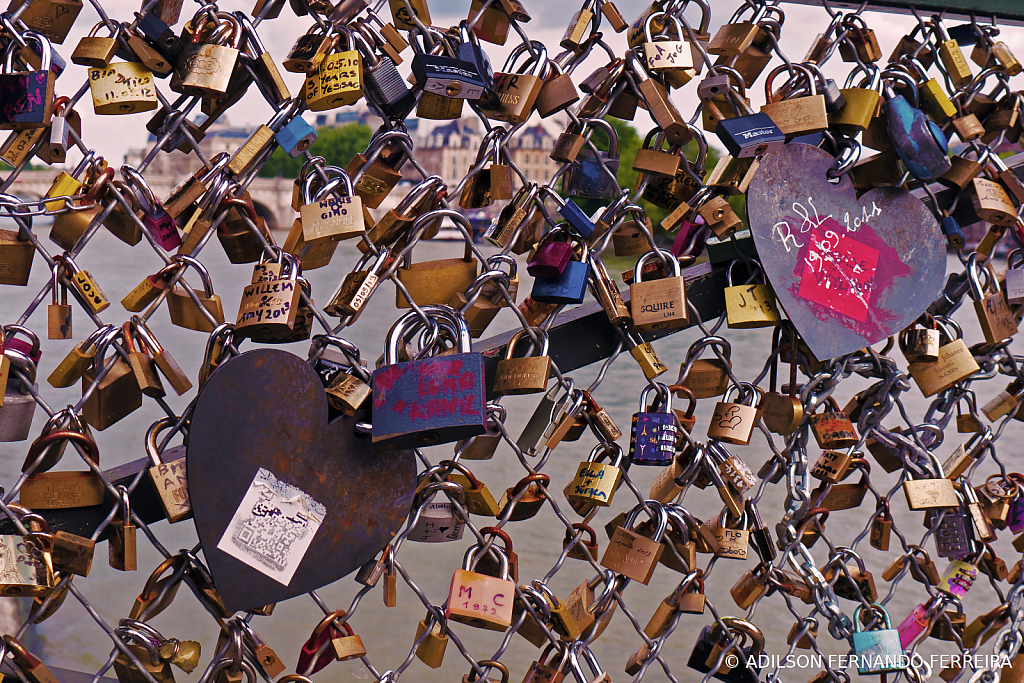 Lock your love in Paris