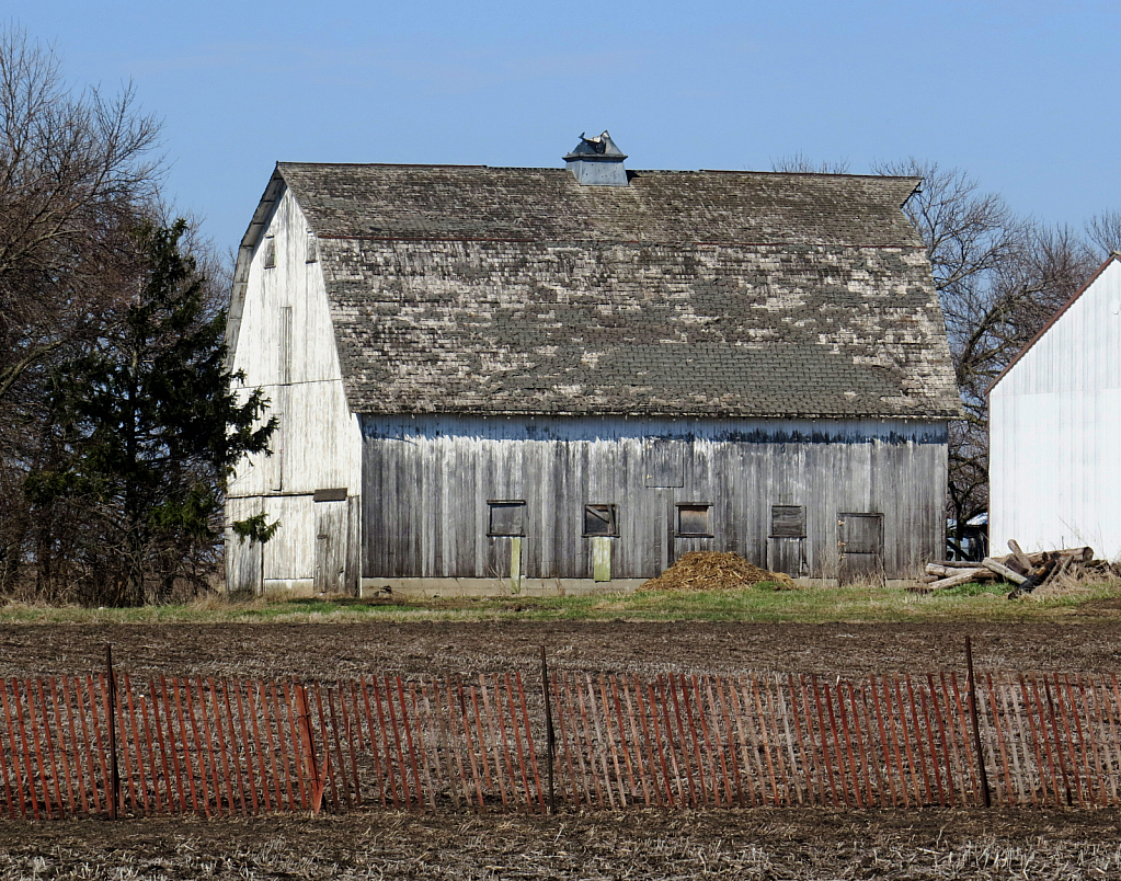 The Old Gray Barn Ain